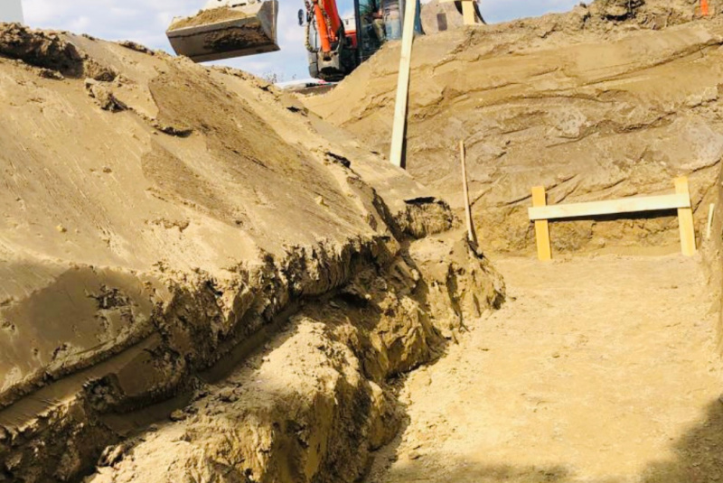 Stavebný denník - zoznam / Realizačné oddelenie: Oporný múr budúceho jazierka - foto Stavebný denník - zoznam / Realizačné oddelenie: Oporný múr budúceho jazierka - foto