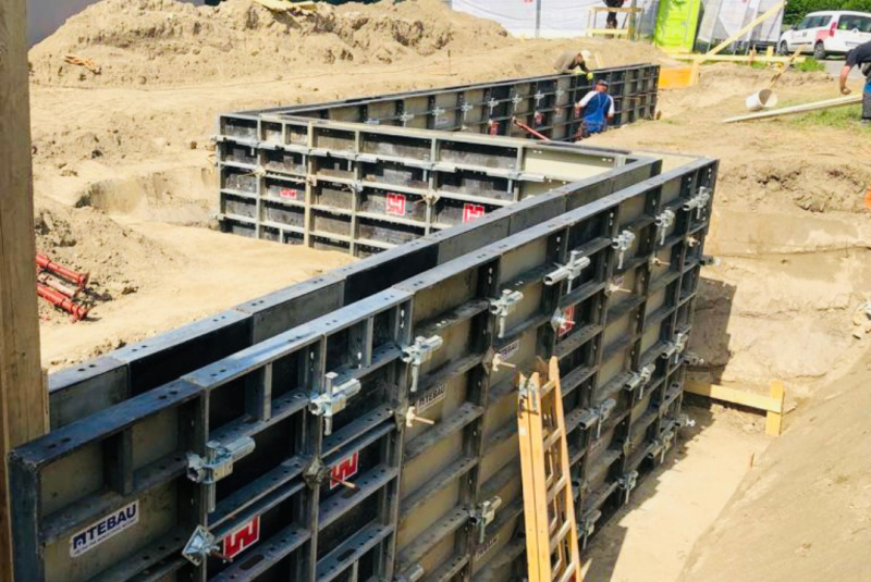 Stavebný denník - zoznam / Realizačné oddelenie: Oporný múr budúceho jazierka - foto Stavebný denník - zoznam / Realizačné oddelenie: Oporný múr budúceho jazierka - foto