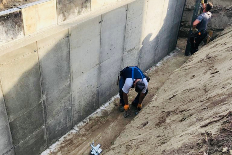 Stavebný denník - zoznam / Realizačné oddelenie: Oporný múr budúceho jazierka - foto Stavebný denník - zoznam / Realizačné oddelenie: Oporný múr budúceho jazierka - foto