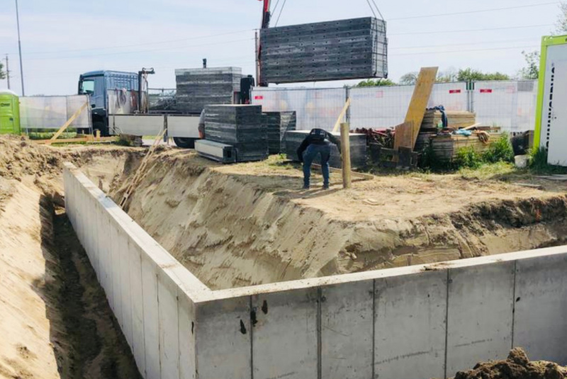 Stavebný denník - zoznam / Realizačné oddelenie: Oporný múr budúceho jazierka - foto Stavebný denník - zoznam / Realizačné oddelenie: Oporný múr budúceho jazierka - foto