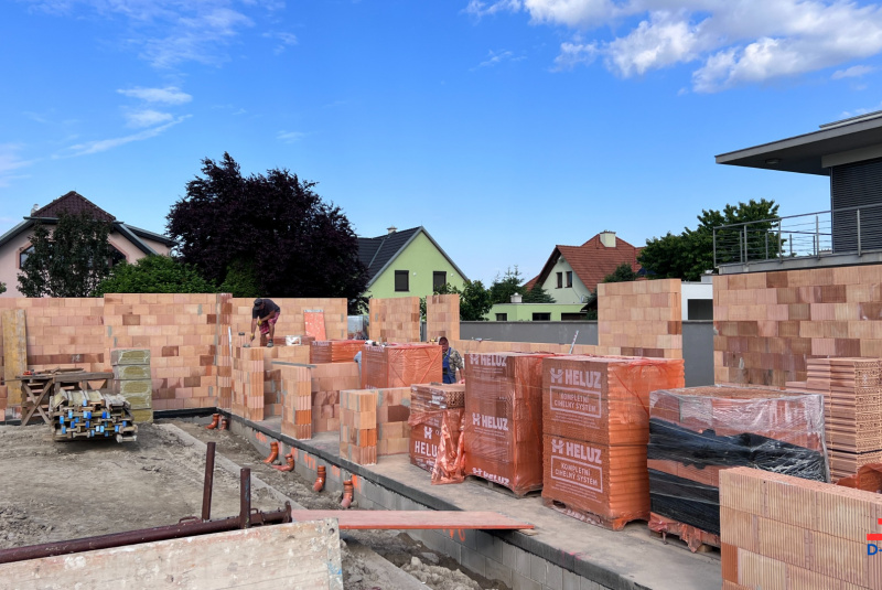 Stavebný denník - zoznam / Manažérske oddelenie: Kontrolný deň realizácie projektu stavby domu CUR23 Kittsee, Rakúsko - foto