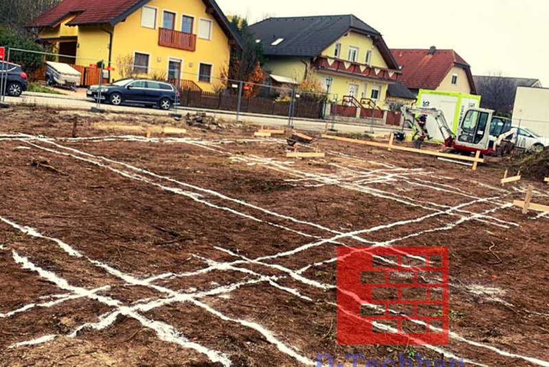 Stavba domu v Rakúsku - RD Csom22, Breitensee - Výkop základových pásov
