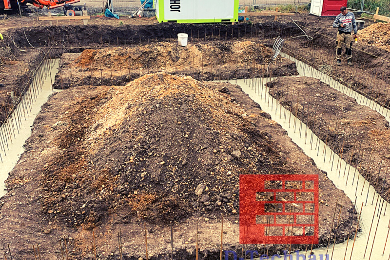 Stavba domu v Rakúsku - RD Davi21 Neudorf bei Parndorf - Betón základových pásov Stavba domu v Rakúsku - RD Davi21 Neudorf bei Parndorf - Betón základových pásov