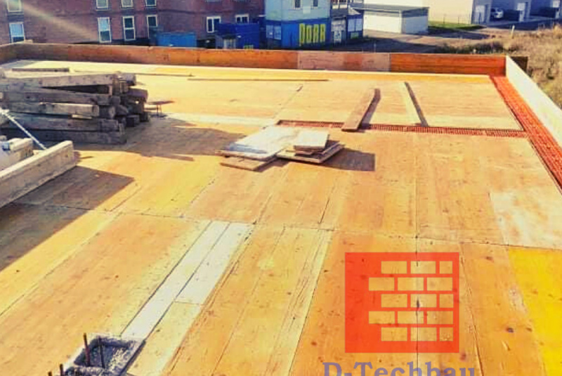 Stavba domu v Rakúsku - RD Davi21 Neudorf bei Parndorf - Debnenie stropnej dosky a vencov Stavba domu v Rakúsku - RD Davi21 Neudorf bei Parndorf - Debnenie stropnej dosky a vencov