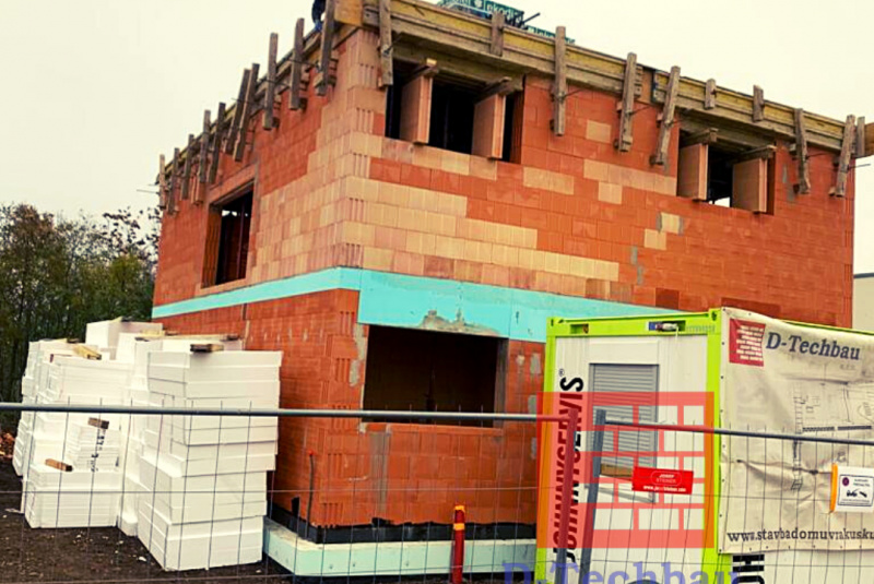 Stavba domu v Rakúsku - RD Davi21 Neudorf bei Parndorf - Debnenie stropnej dosky a vencov Stavba domu v Rakúsku - RD Davi21 Neudorf bei Parndorf - Debnenie stropnej dosky a vencov