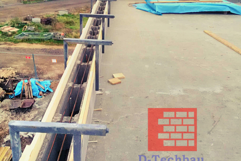 Stavba domu v Rakúsku - RD Davi21 Neudorf bei Parndorf - Debnenie vencov atiky Stavba domu v Rakúsku - RD Davi21 Neudorf bei Parndorf - Debnenie vencov atiky