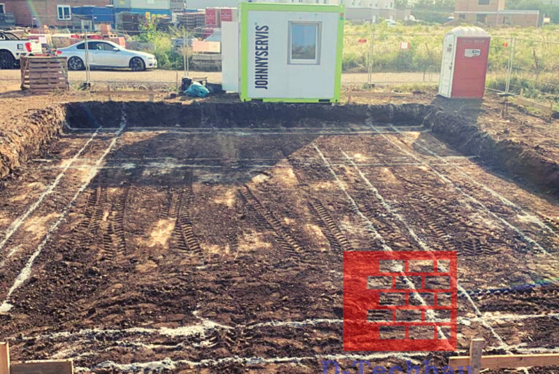 Stavba domu v Rakúsku - RD Davi21 Neudorf bei Parndorf - Odstránenie ornice a odkopávka