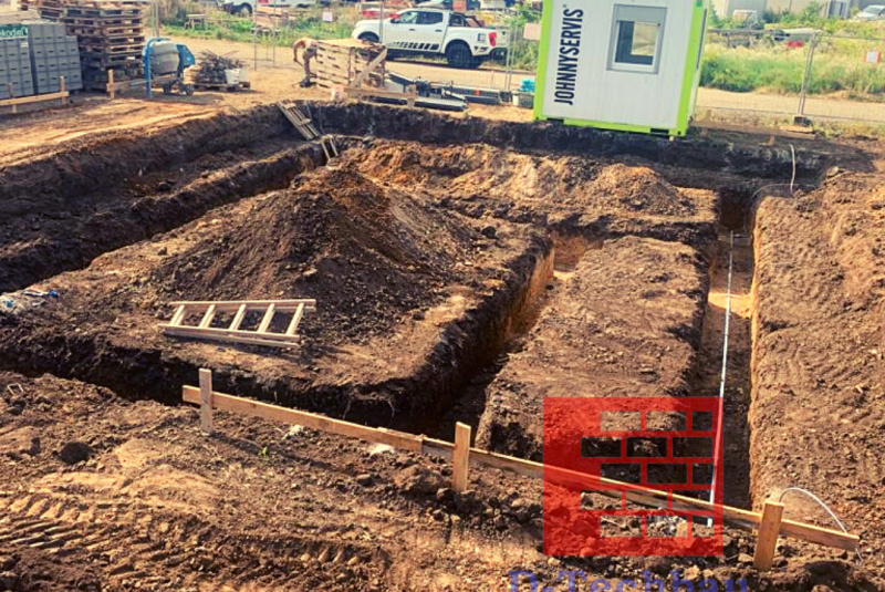 Stavba domu v Rakúsku - RD Davi21 Neudorf bei Parndorf - Výkop základových pásov Stavba domu v Rakúsku - RD Davi21 Neudorf bei Parndorf - Výkop základových pásov