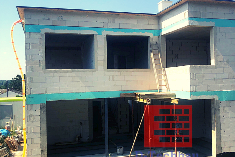 Stavba domu v Rakúsku - RD Polj21 Hainburg an der Donau - Zhotovená hrubá stavba Stavba domu v Rakúsku - RD Polj21 Hainburg an der Donau - Zhotovená hrubá stavba