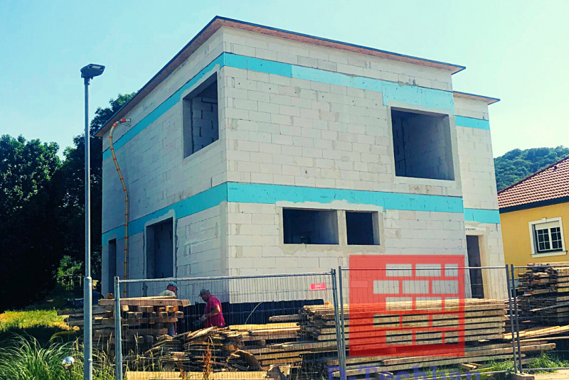 Stavba domu v Rakúsku - RD Polj21 Hainburg an der Donau - Zhotovená hrubá stavba Stavba domu v Rakúsku - RD Polj21 Hainburg an der Donau - Zhotovená hrubá stavba