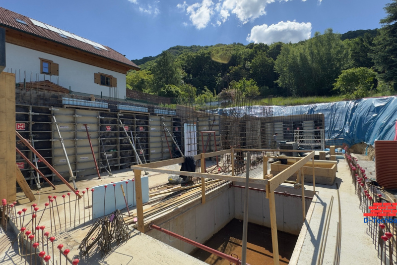Stavebná firma Hainburg, Rakúsko RD MAS25 Montáž debnenia a oceľovej výstuže nosných stien (foto 6) Stavebná firma Hainburg, Rakúsko RD MAS25 Montáž debnenia a oceľovej výstuže nosných stien (foto 6)