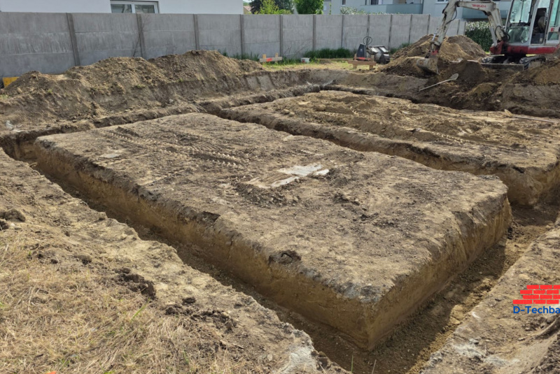 Stavba domu v Rakúsku ADA25 Gattendorf (Výkop základových pásov) Stavba domu v Rakúsku ADA25 Gattendorf (Výkop základových pásov)