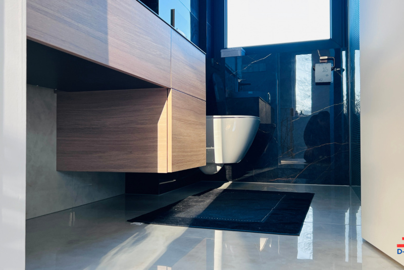 Stavba domu v Rakúsku RD KAC22, Wolfsthal (Interiér kúpelňa 1) Stavba domu v Rakúsku RD KAC22, Wolfsthal (Interiér kúpelňa 1)