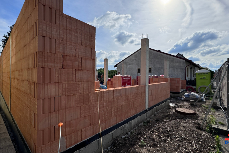 Stavba domu v Rakúsku RD LEN24, Wolfsthal, Murovanie prvého nadzemného podlažia 02. Stavba domu v Rakúsku RD LEN24, Wolfsthal, Murovanie prvého nadzemného podlažia 02.